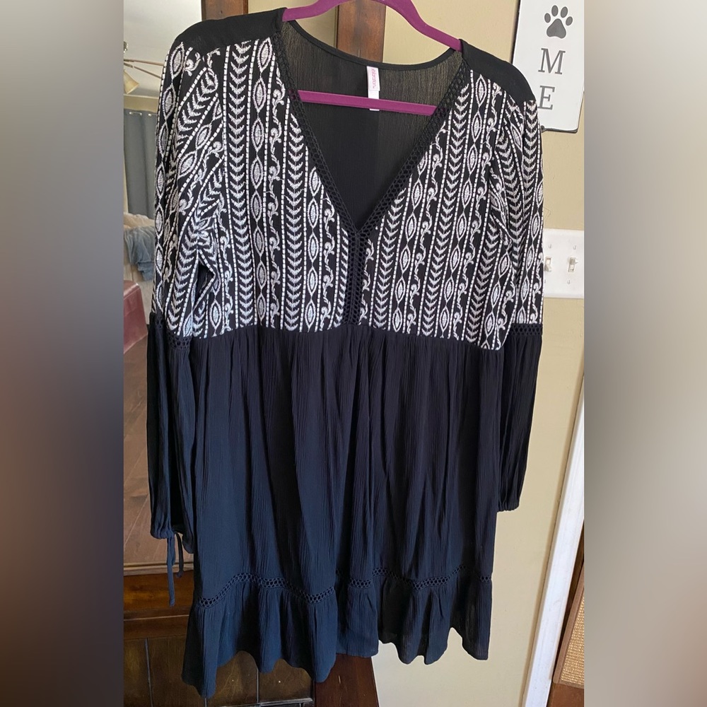 Xhilaration Black long sleeve dress with white detailing- Women’s Large